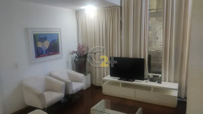 Casa de vila à venda nas Perdizes com 4 quartos, 1 suíte e 4 vagas