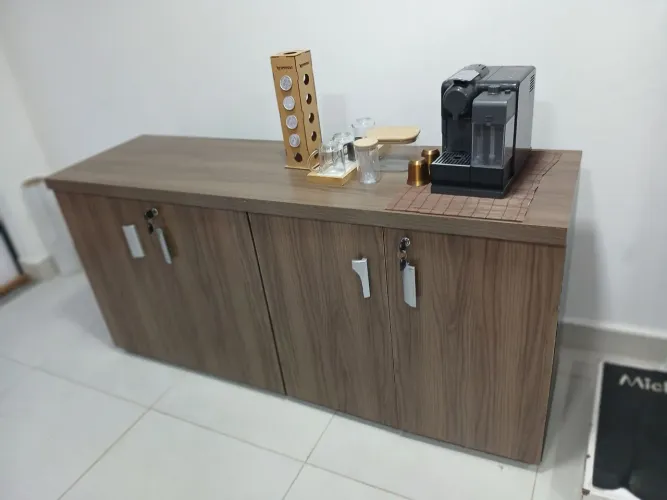 Balcão MDF 6 portas , 2 prateleiras