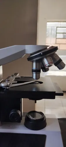 Microscópio Olen