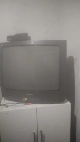 Tv de tubo 21 polegadas  funciona  perfeitamente  com conversor  e antena digital 