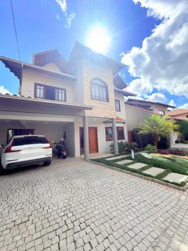 Casa para locação em Joinville-SC, bairro Bom Retiro: 4 quartos, 2 suítes, 3 salas, 4 banh