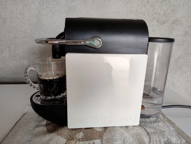 Cafeteira Nespresso + transformador