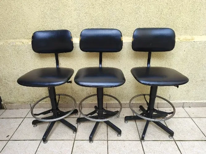 Cadeira Giratório Alta de Bancada / Balcão Preta Banqueta com Pezinhos em Couro