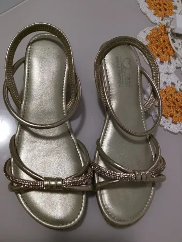 Sandália semi nova 