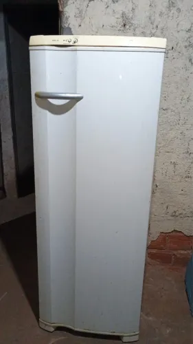 Refrigerador Eletrolux 340 litros
