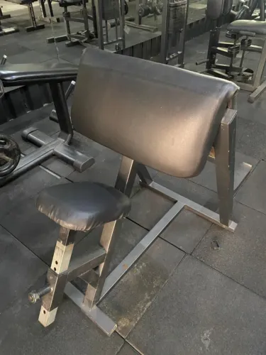 Cadeira Scott - Musculação