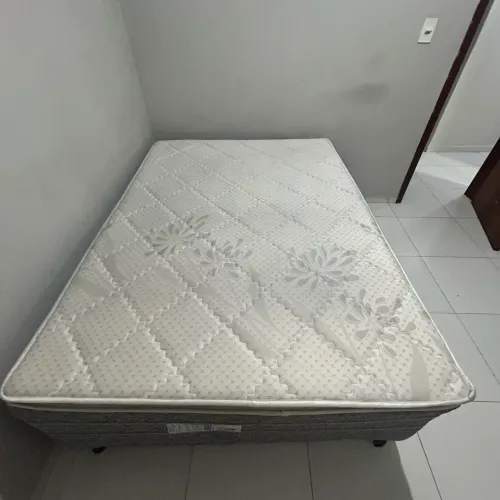 vendo cama de casal com colchão conjugado