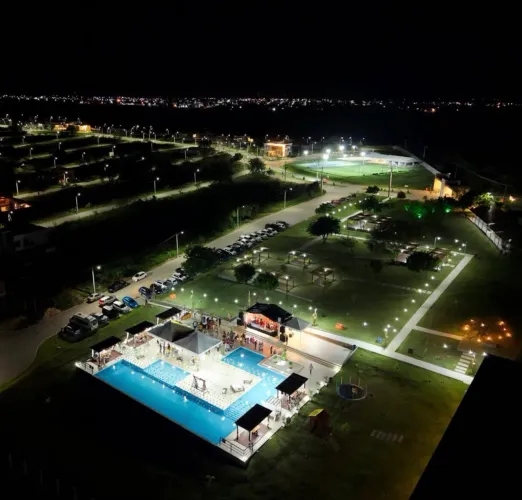 Venda de um lote em um condomínio de luxo Canions Residence Marina