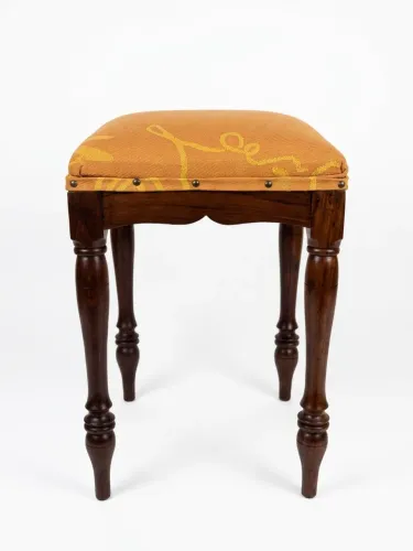 Banqueta com almofada vintage