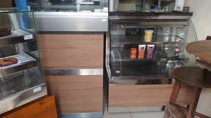 VITRINE REFRIGERADA+CAIXA ( AMBOS COM PEDRAS DE GRANITO )