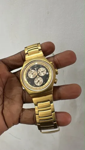 Relógio Swatch cara preta