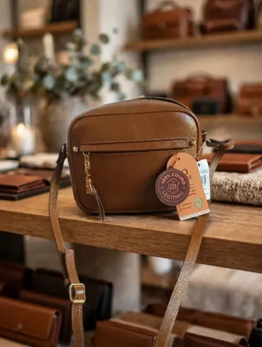 Bolsa de couro legítimo com etiqueta