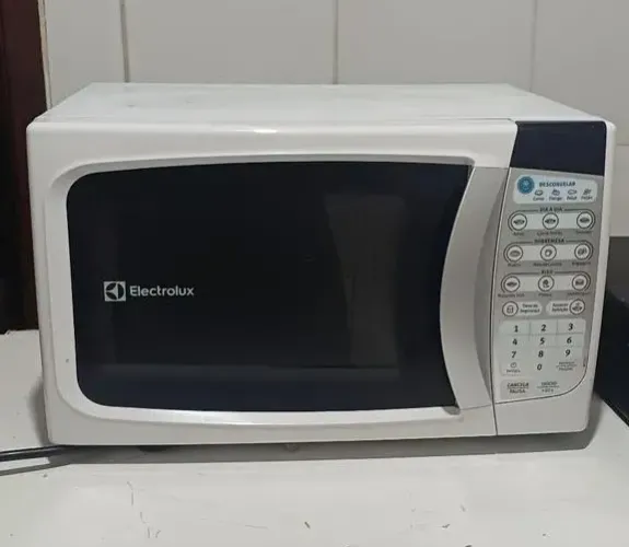 Microondas funcionando normalmente 127V
