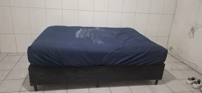 Cama com colchão para doação 