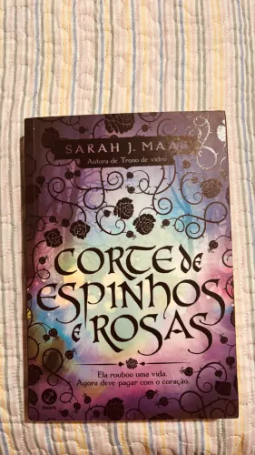 Vendo livro corte de espinhos e rosas sarah J maas