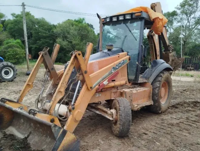 Retroescavadeira Case 580M