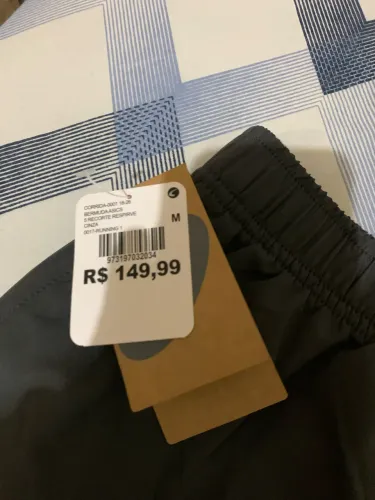 Short Asics NOVO /NUNCA USADO / COM ETIQUETA AINDA.