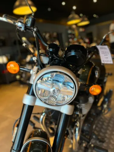 ROYAL ENFIELD SUPER METEOR 650 INTERSTELLAR GREEN