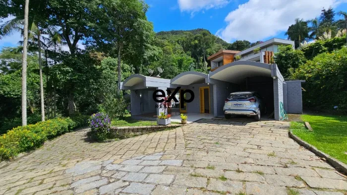 Casa à Venda no condomínio Vale do Bonsucesso, 3 quartos por R$ 950.000,00 - Itaipava, Pet