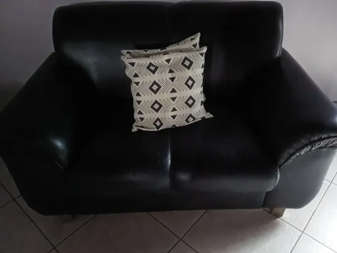 Sofá preto lindo