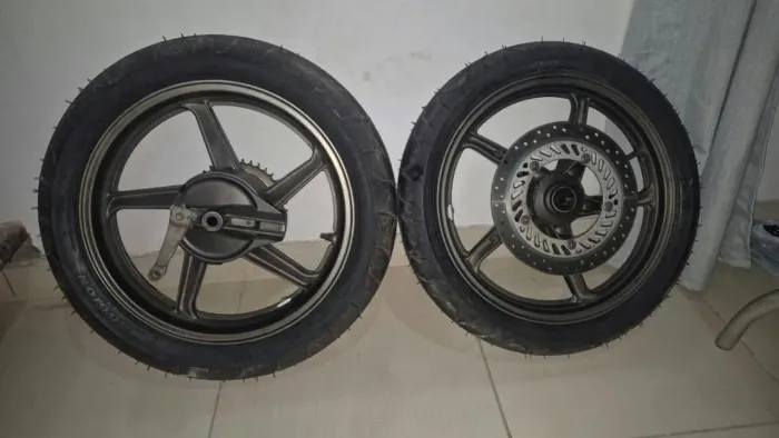 Par de Aro+Pneu zero 17