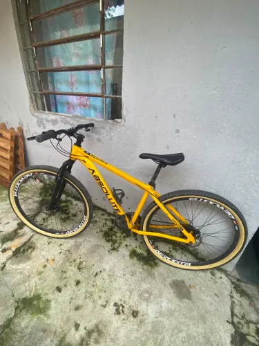 Bicicleta absolute amarela aro 29(aceito troca de iPhone 12 Pro Max)