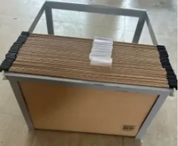 Suporte Metálico de Mesa para Pastas Suspensas com Lote de Pastas Kraft e Visores