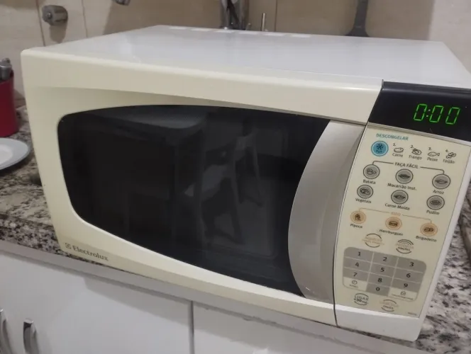 Microondas Eletrolux 18 litros