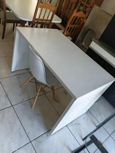 Escrivaninha + cadeira