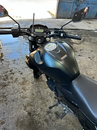 Yamaha FZ25 ABS 2024 ! 14 mil km ! Revisões na Yamaha ? Baú Proos