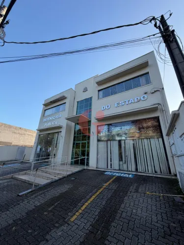 Prédio comercial para alugar com 4 banheiros e 12 vagas de garagem - 600m² - No bairro Par