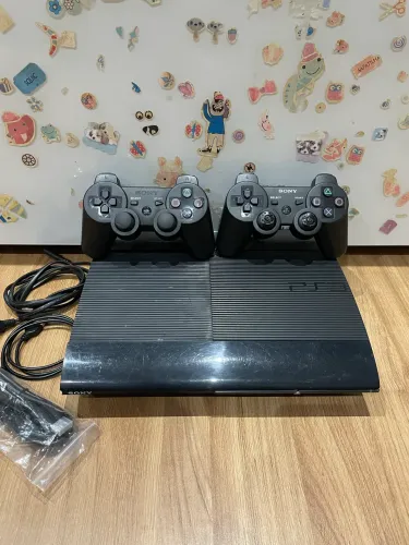 PS3 Super Slim 2 controles e vários jogos