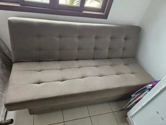 VENDO Sofá Marrom Estofado - Semi Novo, Pouco Uso e Excelente Estado