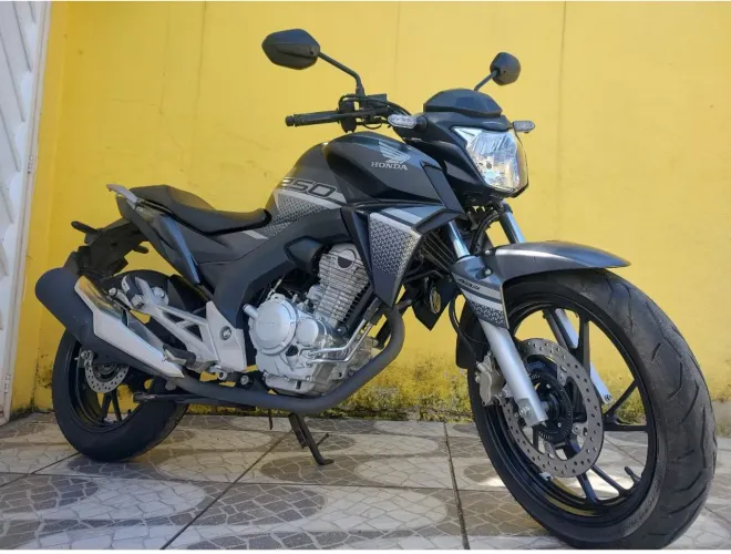 CB Twister 250F com ABS