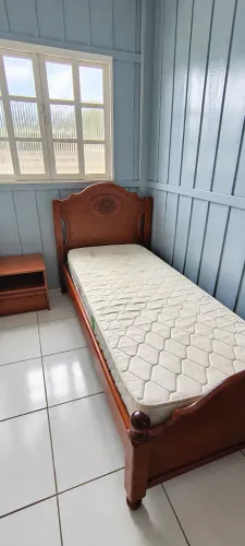 Cama solteiro de madeira - precinho pra vender hoje