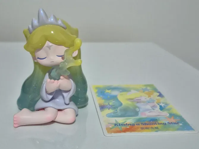 Pop Mart Azura - Kissing a Shooting star - LER DESCRIÇÃO