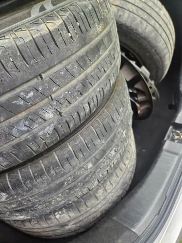 Pneu 185/60 R15.   R$ 650 jogo completo 