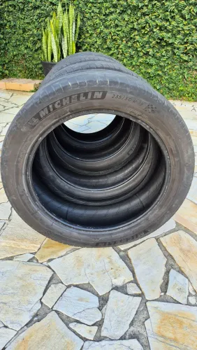 Vendo 4 Pneus Michelin 235 R19