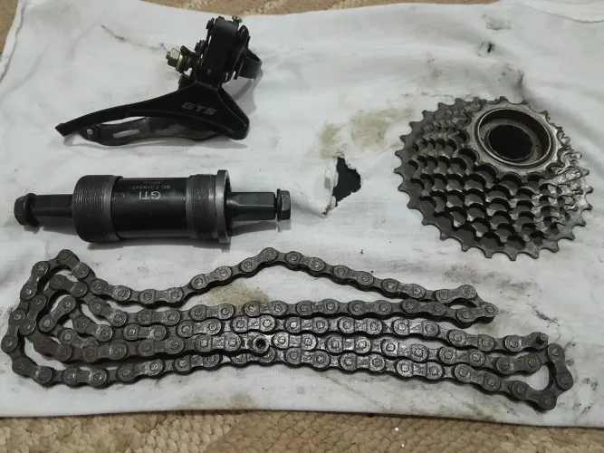 ? Kit de Peças de Transmissão para Bicicleta - GTS + Corrente + Catraca