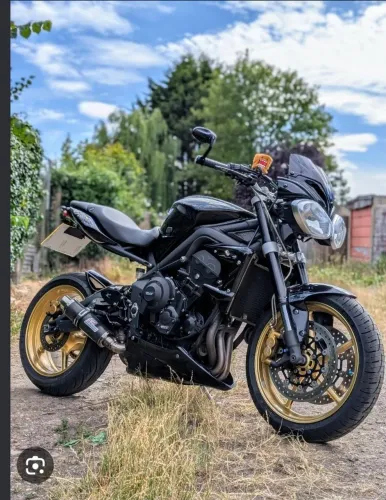 STREET TRIPLE 675 2016 EM OTIMO ESTADO PEÇAS