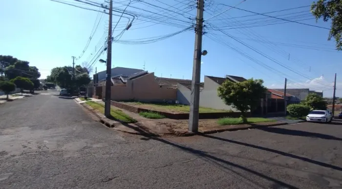 TERRENO DE ESQUINA - JARDIM BRASIL