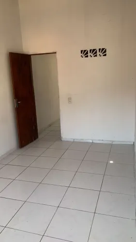 Casa com 1 Quarto(s) e 1 banheiro(s) para Alugar, 50 m² por R$ 600 / Mês