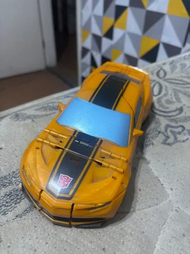 Boneco Mega Bumblebee One Step Tranformers 4 