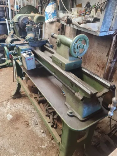 TORNO MECÂNICO UNIVERSAL