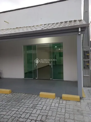 LOJA NA PRINCIPAL AVENIDA DO BAIRRO PRÓXIMO AO RED PARK