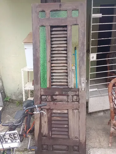 Vendo uma porta de madeira modelo tabicao 70 largura 2,08 altura preço *27
