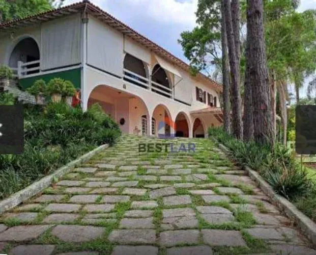 Casa para Venda e Locação, no Condomínio Fazendinha, na Granja Viana, em Cotia, Sp