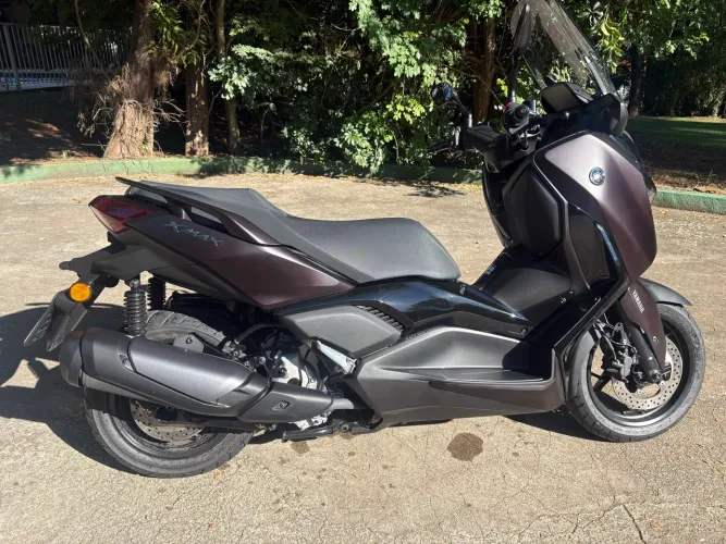 Xmax 300 ano 2026 com 380 km
