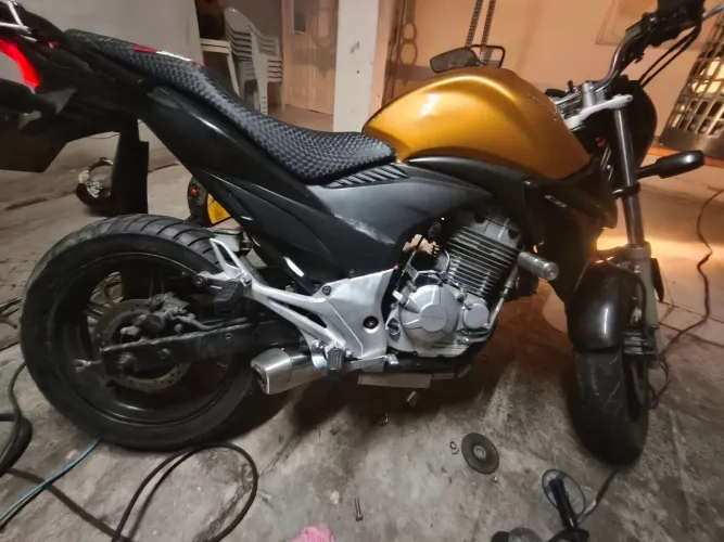CB 300 