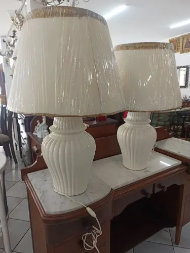 Par de abajures em louça funcionando ( Leia descrição )